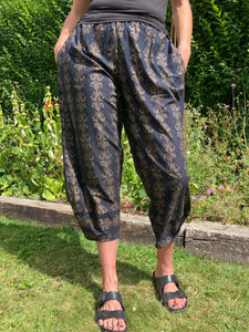 The Iris Ikat lizard pant