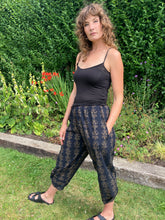 Load image into Gallery viewer, The Iris Ikat lizard pant