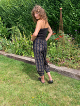 Load image into Gallery viewer, The Iris Ikat lizard pant